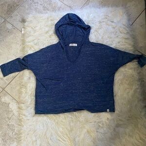 Hollister || 3/4 Sleeve Hooded Tee